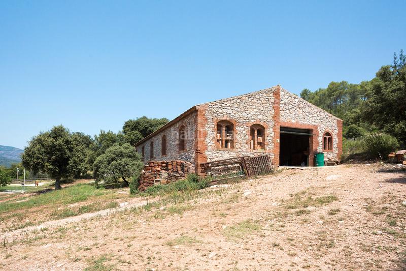Foto 5bfdc85f-5787-4865-bdfc-8295abdd2551. Masia amb xemeneia calefacció aparcament piscina a Castellar del Vallès
