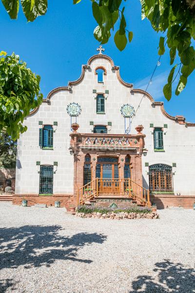 Foto 65ff465d-ab07-449f-9d9f-ab5bb1e3edb6. Masia amb xemeneia calefacció aparcament piscina a Castellar del Vallès