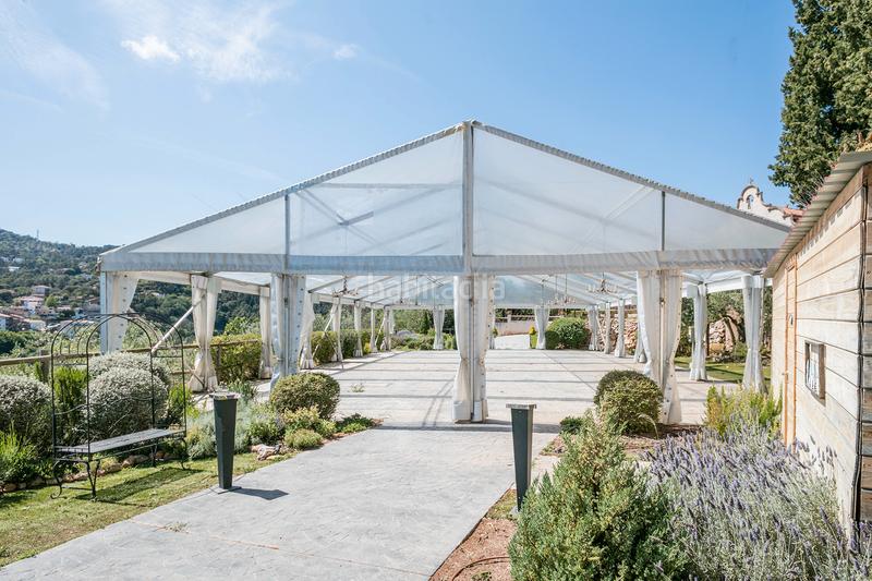 Foto 6781d28e-a57a-41fd-bd43-9444f1e16354. Masia amb xemeneia calefacció aparcament piscina a Castellar del Vallès