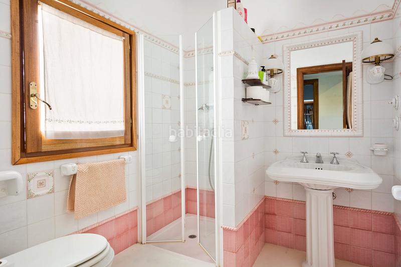 Foto 6d202bb1-b564-42fb-9e4e-21ecfb54372a. Masia amb xemeneia calefacció aparcament piscina a Castellar del Vallès