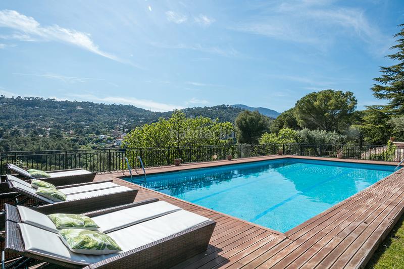 Foto 748c74ee-4cde-44e9-a933-5dd3556b6b92. Masia amb xemeneia calefacció aparcament piscina a Castellar del Vallès