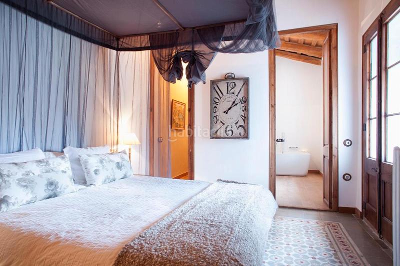 Foto 7d9c91a5-f7d1-4816-b1cc-e843c6f9b485. Masia amb xemeneia calefacció aparcament piscina a Castellar del Vallès