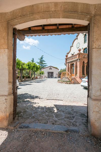 Foto 7ee8e9e6-b6c5-447e-823d-f8f5b6dac5dd. Masia amb xemeneia calefacció aparcament piscina a Castellar del Vallès
