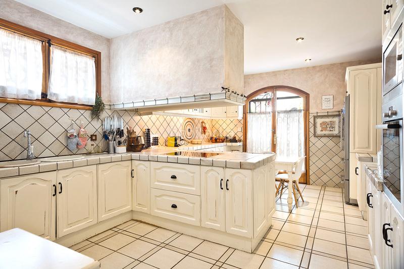 Foto 88a35a28-e79b-4543-9f58-655e28f397e8. Masia amb xemeneia calefacció aparcament piscina a Castellar del Vallès