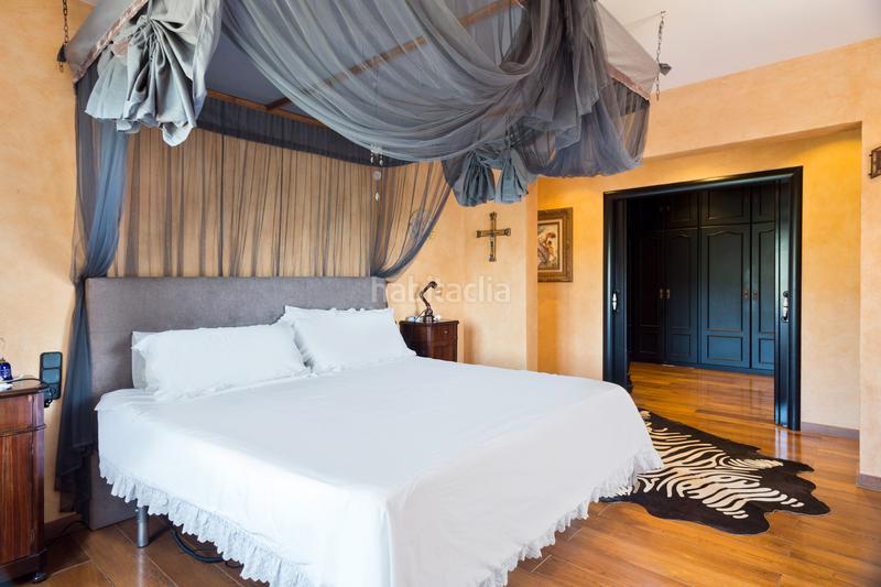 Foto 8abb0149-c46a-4170-8875-99c38659437f. Masia amb xemeneia calefacció aparcament piscina a Castellar del Vallès