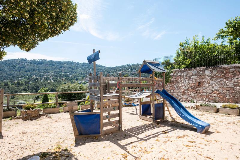 Foto 9149f51b-19a7-4ca4-9fab-393d4926ab4f. Masia amb xemeneia calefacció aparcament piscina a Castellar del Vallès