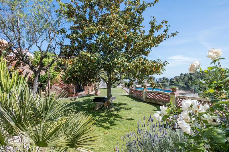 Foto 96a8a8d2-4e85-4fba-b5f3-d2e4eee50718. Masia amb xemeneia calefacció aparcament piscina a Castellar del Vallès