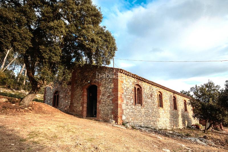 Foto 97d7161b-9563-43b2-8f70-783bb8dfa635. Masia amb xemeneia calefacció aparcament piscina a Castellar del Vallès