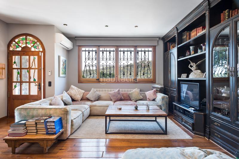 Foto a065b853-ebdf-48ae-92ef-70d41944b7b3. Masia amb xemeneia calefacció aparcament piscina a Castellar del Vallès