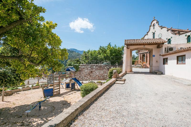 Foto a6a66bb2-0985-4a58-9902-756380ef06d1. Masia amb xemeneia calefacció aparcament piscina a Castellar del Vallès