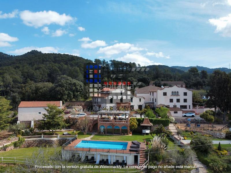 Foto b4b784ef-dcc5-4469-8207-c3e6657547d3. Masia amb xemeneia calefacció aparcament piscina a Castellar del Vallès