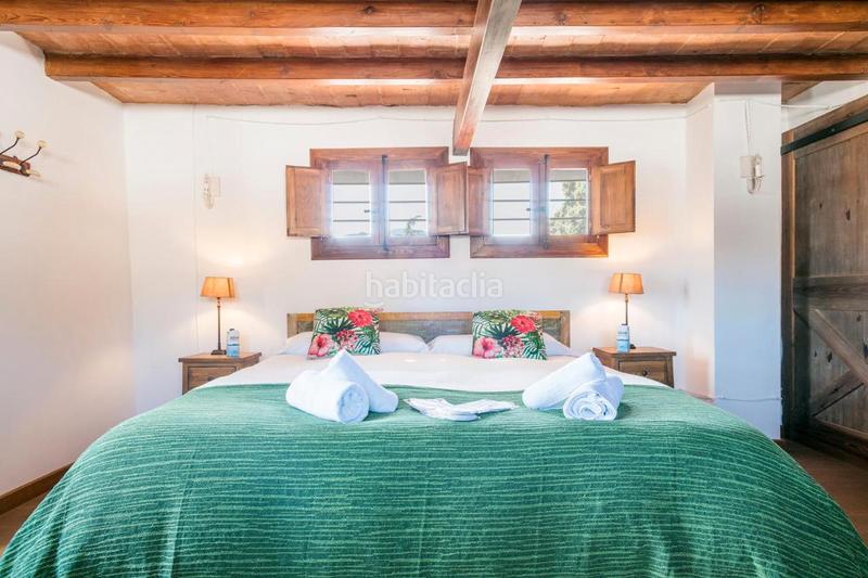 Foto b9e4f343-5373-4e50-8964-52064be8a14f. Masia amb xemeneia calefacció aparcament piscina a Castellar del Vallès