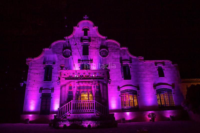 Foto bd821ede-336f-4615-bd6c-71b7ce8c5995. Masia amb xemeneia calefacció aparcament piscina a Castellar del Vallès