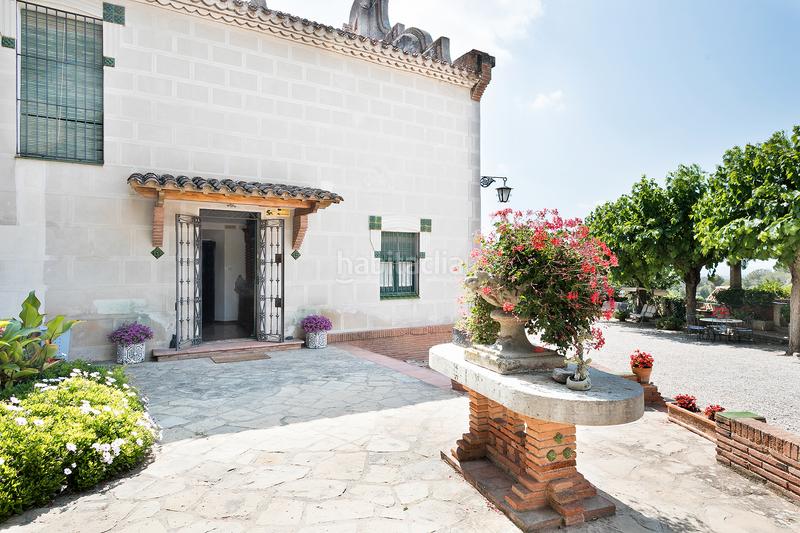 Foto c31ddb52-914a-4263-a03a-cee42eba9540. Masia amb xemeneia calefacció aparcament piscina a Castellar del Vallès