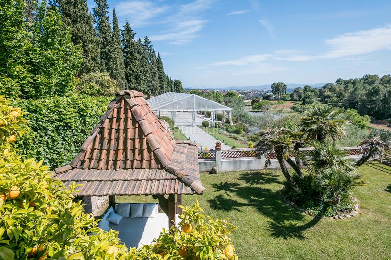 Foto caabdacc-3d29-4374-a8d7-cbd19cd6f5a5. Masia amb xemeneia calefacció aparcament piscina a Castellar del Vallès