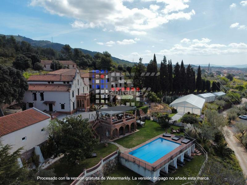 Foto d7a0bbf9-b2d2-4d6e-8581-2d163d6154c4. Masia amb xemeneia calefacció aparcament piscina a Castellar del Vallès