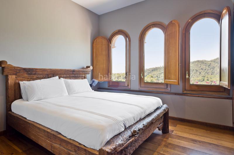 Foto d8cd5f5a-d81e-4f42-9e01-6a52b0f951b1. Masia amb xemeneia calefacció aparcament piscina a Castellar del Vallès