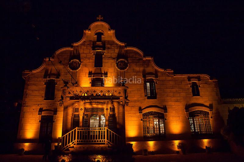 Foto e5cc8607-6cf3-4642-8cfc-53438ce41da6. Masia amb xemeneia calefacció aparcament piscina a Castellar del Vallès