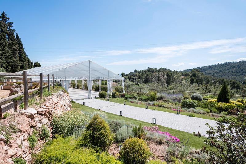 Foto eeafe91d-eb82-4dad-90dc-de2754333557. Masia amb xemeneia calefacció aparcament piscina a Castellar del Vallès