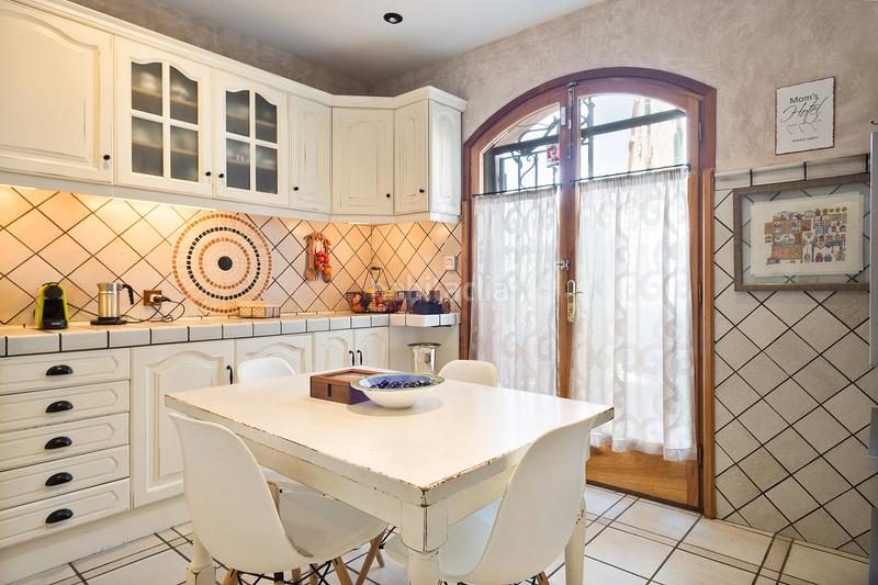 Foto f55f05f4-a384-480a-a976-2c3e8918ceb9. Masia amb xemeneia calefacció aparcament piscina a Castellar del Vallès