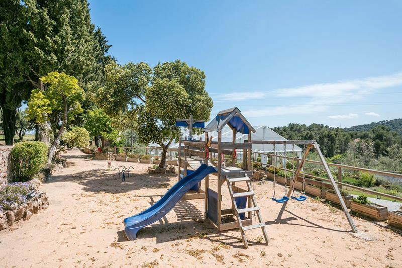 Foto ff480fcb-d420-4db1-8472-f4396117aeec. Masia amb xemeneia calefacció aparcament piscina a Castellar del Vallès