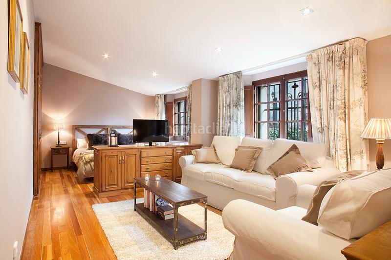 Foto ffc1f6dd-f1f1-4fa3-9b80-d1cb441c9789. Masia amb xemeneia calefacció aparcament piscina a Castellar del Vallès