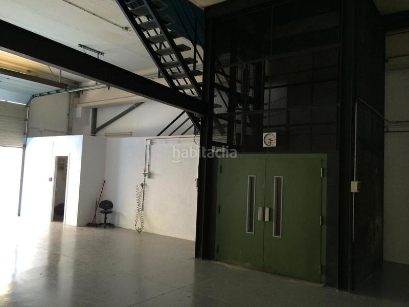 Foto b6bb7a62-02f1-4e01-8a9d-e5d4ce75de10. Location bâtiment à usage industriel avec chauffage dans Terrassa