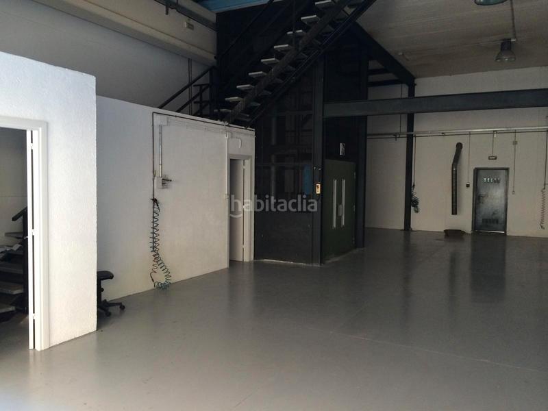 Foto 919a564f-3bc3-4acf-b4c7-5c327906f979. Rent industrial building with heating in Ca n'Aurell Terrassa