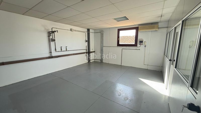 Foto 8ead38ed-57dd-4780-92f7-a5ef64358891. Nau industrial a Ca n'Aurell Terrassa