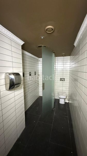 Foto f4a7455a-bb04-4280-96c9-fefde2177896. Local comercial a Covamar Salou