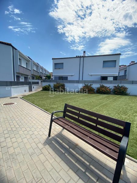 Foto bbef1110-bf4e-4b29-8e6e-1664ae9d7409. Casa adossada amb piscina a Roda de Barà