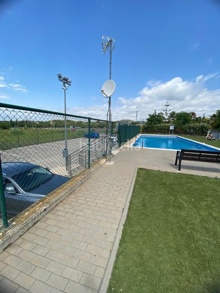 Foto cb375b49-a33d-499b-aa86-2a9baf38fa91. Casa adossada amb piscina a Roda de Barà