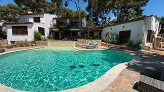 Chalet en Roda de Barà. Villa de lujo en venta en el roc de sant gaietà