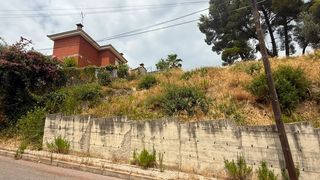 Terreno residenziale in Carrer alfonso garcía robles 35. Venta de dos parcelas de 500 y 700 en castelnou rubi