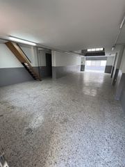 Local Comercial  Carrer de l'escultor salcillo. ¡oportunidad única en badalona! local con patio y altillo