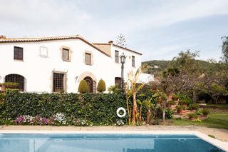 Casa en Cabrera de Mar. Casa con 10 habitaciones amueblada con parking, piscina, calefac