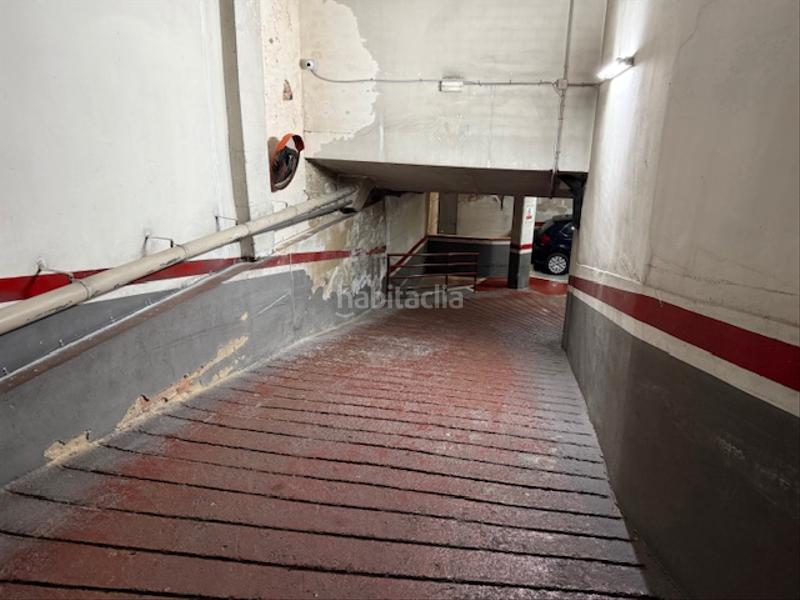 Foto b0a0d9ec-f484-4c1e-b663-001f58e32ae8. Location parking voiture dans Sagrada Família Barcelona