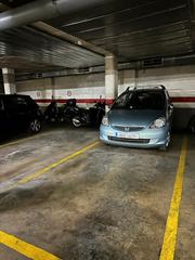 Alquiler Parking coche  Carrer de besalú. Amplia plaza de parquing