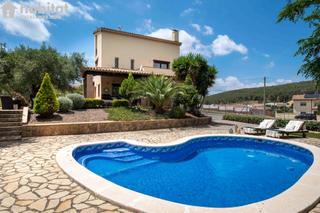 Xalet a Avinyonet del Penedès. Alborçar de dalt, espectacular  chalet con piscina y vistas de e