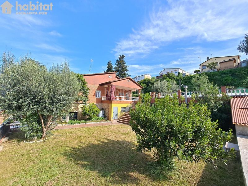 Foto c0a1a04f-838e-43d3-959e-7bd92e388e8e. Casa amb aparcament piscina a Masquefa