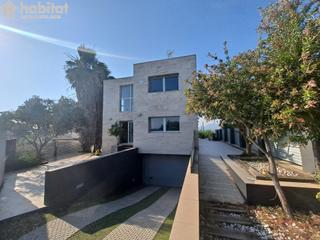 Casa a Piera. Pieracan canals, preciosa casa seminueva,  una joya de diseño mo