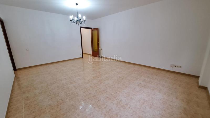 Foto e782fe9a-afb8-4fa2-b641-23f6b0f2e6ae. Pis amb calefacció aparcament a Nucli Urbà Esparreguera