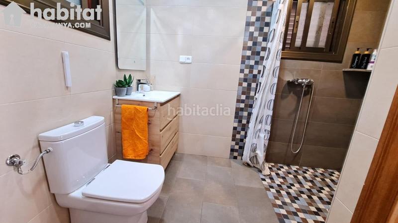 Foto 47f185ac-4a3a-4e88-ba03-833c57701191. Casa con riscaldamento parcheggio in Pallejà