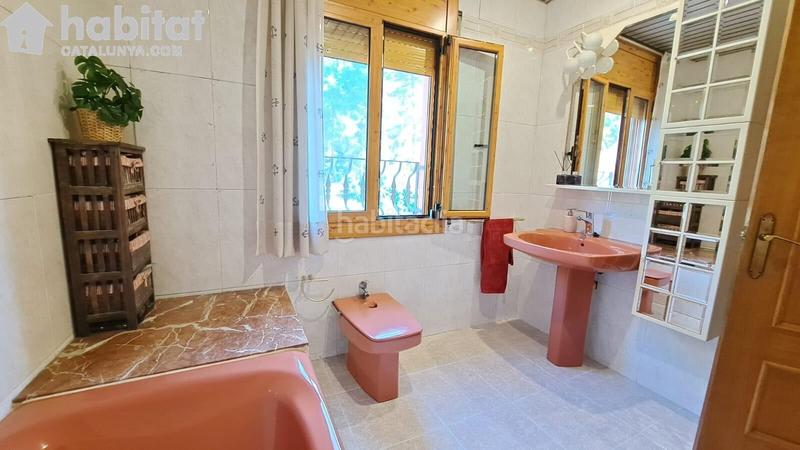 Foto ca4e34b7-165e-4319-afde-3255f582e58c. Casa con riscaldamento parcheggio in Pallejà