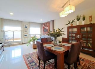 Casa a Castellví de Rosanes. Magnífica casa adosada con 3 habitaciones y estudio, vistas en e