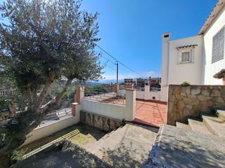 Casa en Castellbisbal. Casa en venta en castellbisbal urb. santeugini con parcela, 4 ha