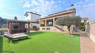 Haus in Abrera. Impresionante casa a 4 vientos en sant hilari, 5 habitaciones, a