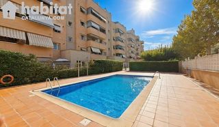 Etagenwohnung in Martorell. Luminoso piso en martorell con piscina y parking en zona tranqui