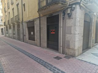 Affitto Locale commerciale  Carrer joan maragall. Local esquinero en aquiler c/ joan maragall