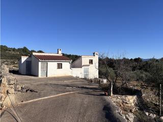 Terreny residencial a Atzeneta del Maestrat. Finca rústica en venta con caseta